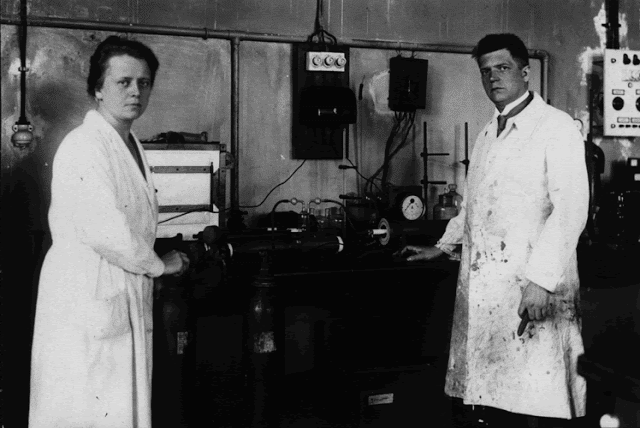 Ida y Walter Noddack en el laboratorio
