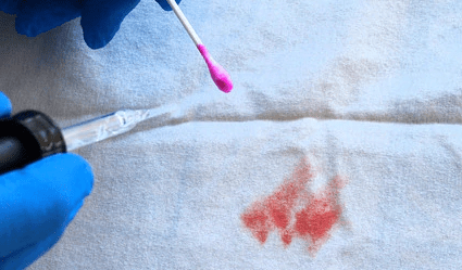 Ensayo de Kastle – Meyer para la detección de sangre, emplea fenolftaleína como reactivo
