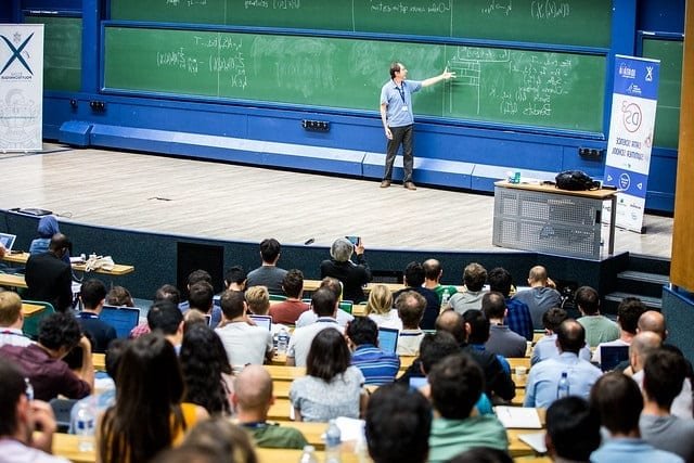 Las clases magistrales pueden ser una alternativa para algunas personas de aprender química fácil y sencillo