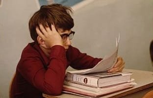 estudiante sufriendo