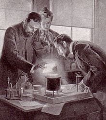 Marie y Pierre Curie aíslan el radio