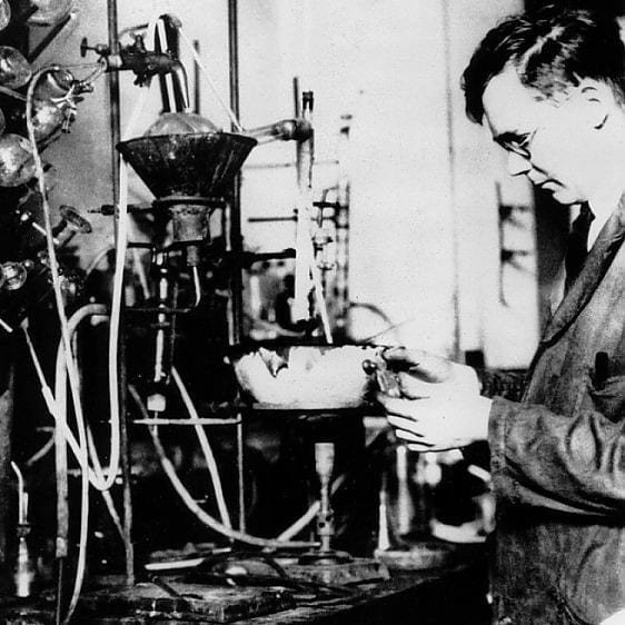 Wallace Carothers en su laboratorio