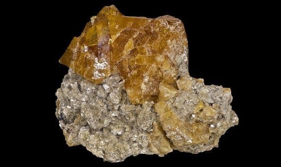 Fue en Suecia donde Juan José aprendió de un mineral hoy llamado scheelite.
