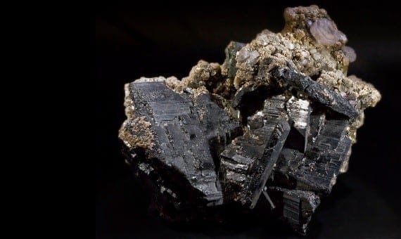 Los D'Elhuyar trabajaron con otro mineral de origen alemán, la wolframita