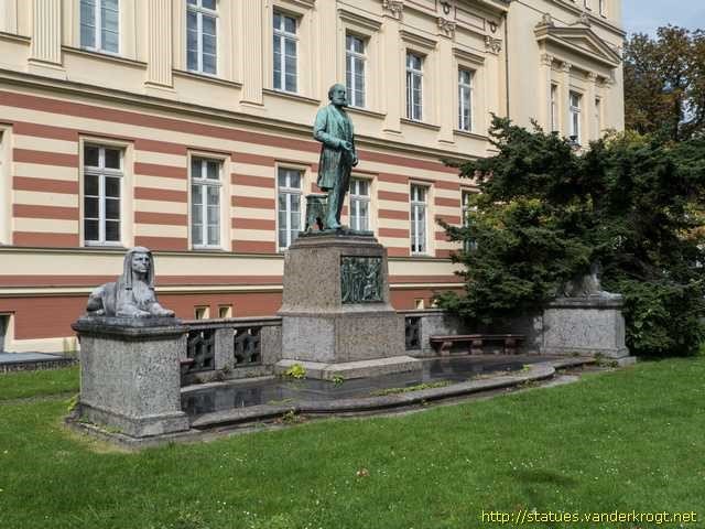Monumento en la Universidad de Bonn