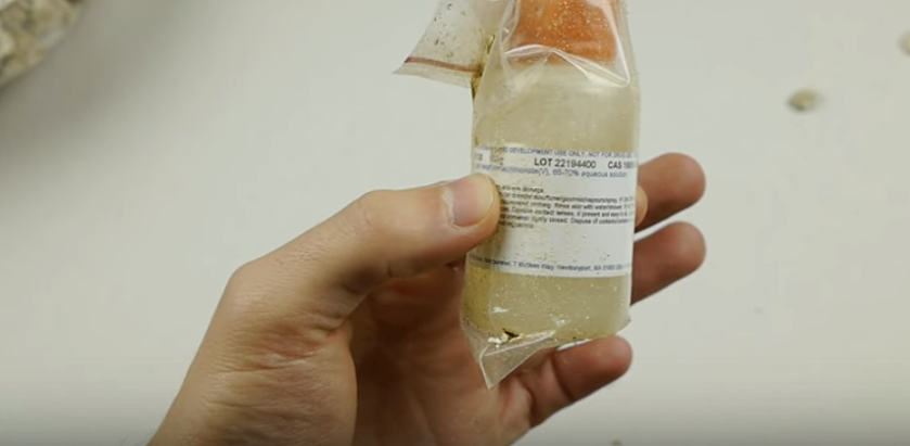 Botella de ácido fluoroantimónico