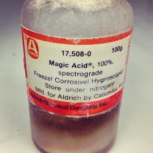 Botella de ácido mágico. Se debe mantener congelado y almacenado bajo nitrógeno