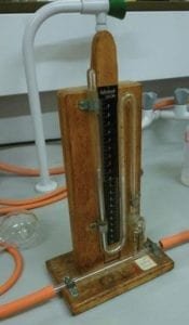 Los manómetros Anschütz todavía se pueden encontrar en los laboratorios del University College London
