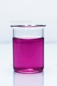 El color del permanganato de potasio desaparecerá a medida que reacciona con el ácido oxálico en medio ácido