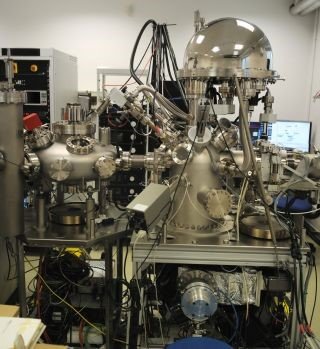 Este espectr&oacute;metro de fotoelectrones de rayos X utiliza los principios de la espectroscopia de rayos X para medir la composici&oacute;n elemental de los materiales. (Imagen: &copy; Shutterstock)