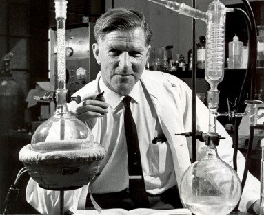 Arie Haagen-Smit, fotografiado en mayo de 1961.