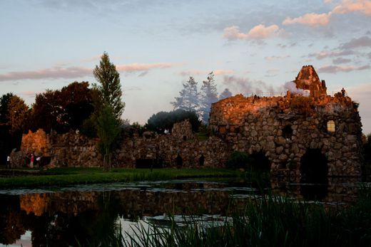 Vista del volc&aacute;n en el Jard&iacute;n real de Woerlitz antes de iniciar el espect&aacute;culo al atardecer