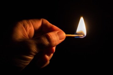 ¿será el calor de unos cerillos o fosforos suficiente para hacer una soldadura?