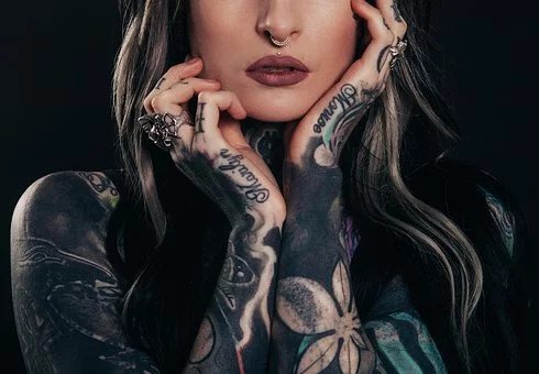 Los tatuajes hacen parte de expresiones culturales y personales