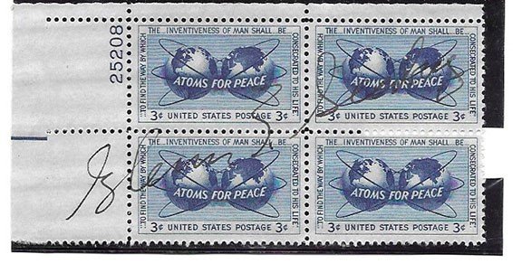 Juego de 4 sellos postales “Atoms for peace” autografiadas por Glenn T. Seaborg