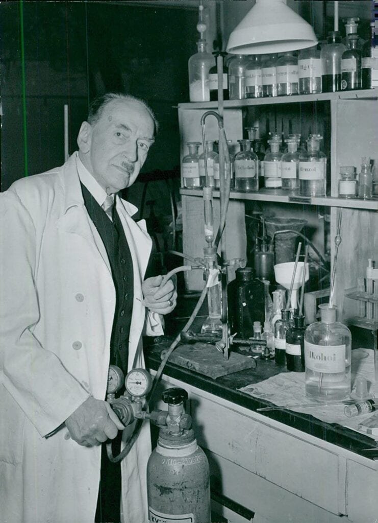 Hans von Euler-Chelpin en su laboratorio