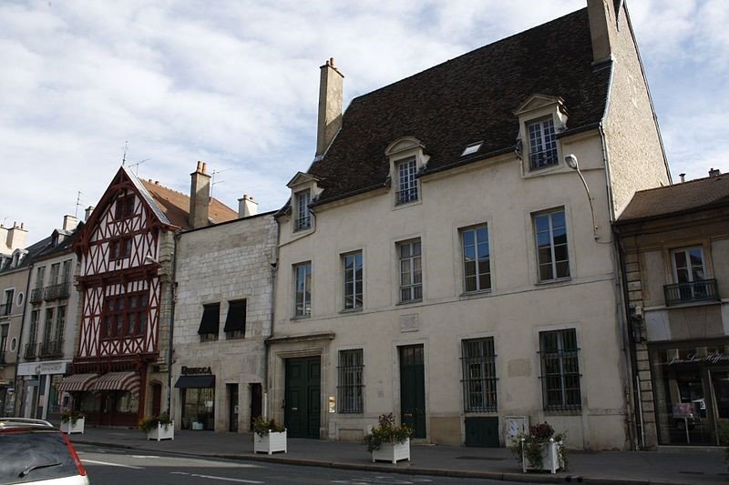 La casa de Louis-Bernard Guyton de Morveau, en la plaza Bossuet de Dijon (Côte-d'Or, Borgoña, Francia).