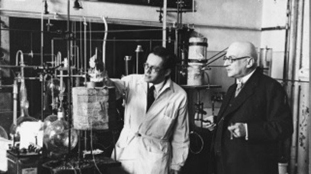 Fritz Haber (con bata). El “Dr.Jekyll and Mr. Hyde” de la Química. Imagen ABC.es