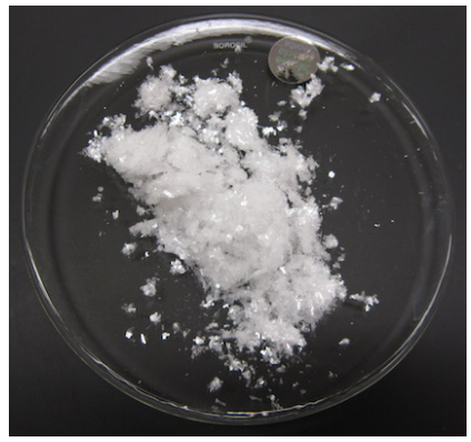 Figura 3: Acetanilida cristalizada.