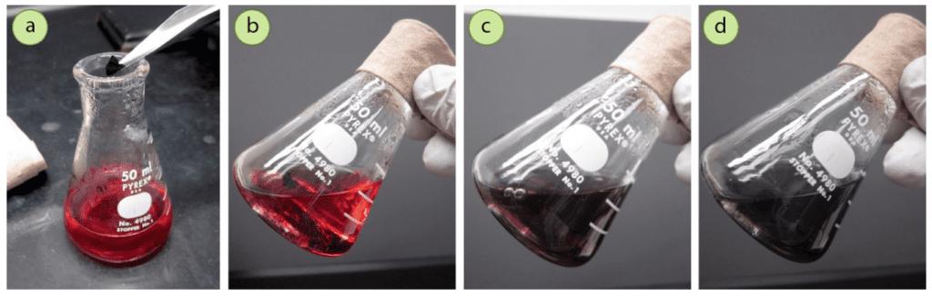Figura 3: Utilización de carbón vegetal con una impureza muy coloreada (acetanilida contaminada con rojo de metilo): a) Adición de carbón vegetal a la solución acuosa, b) Pre-agitación, c) Después de la agitación (el color permanece), d) Adición de otra pequeña cucharada de carbón vegetal para decolorar completamente.