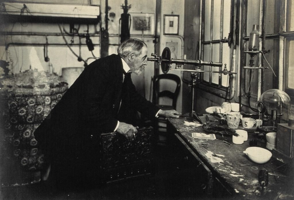 Le Bel en su laboratorio