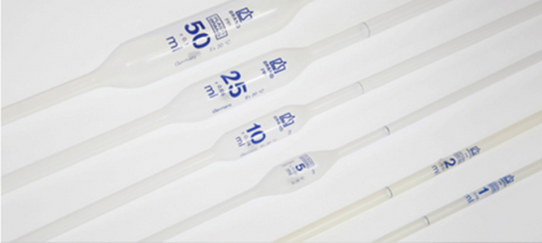 Actualmente están disponibles pipetas volumétricas en polipropileno, que facilitan su uso al disminuir la posibilidad de rotura, son aconsejadas para su uso en química del flúor y silicio.