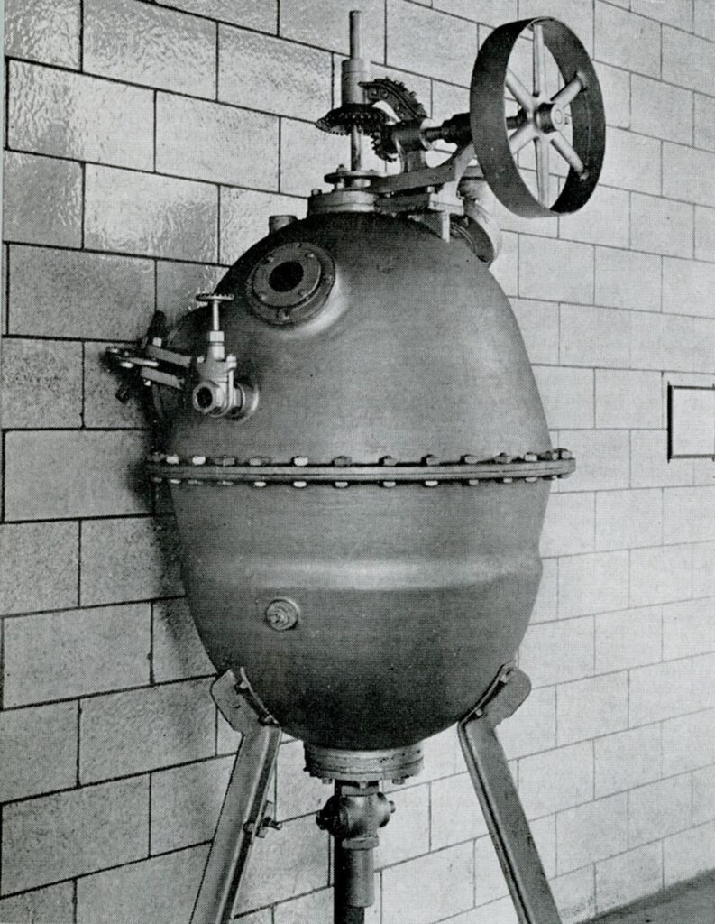 La primera bakelizadora semicomercial, del laboratorio de Baekeland