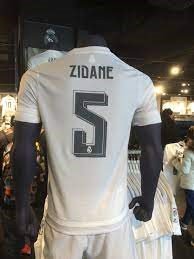 Las camisetas hacen parte de la indumentaria de los futbolistas, y tienen mucha química
