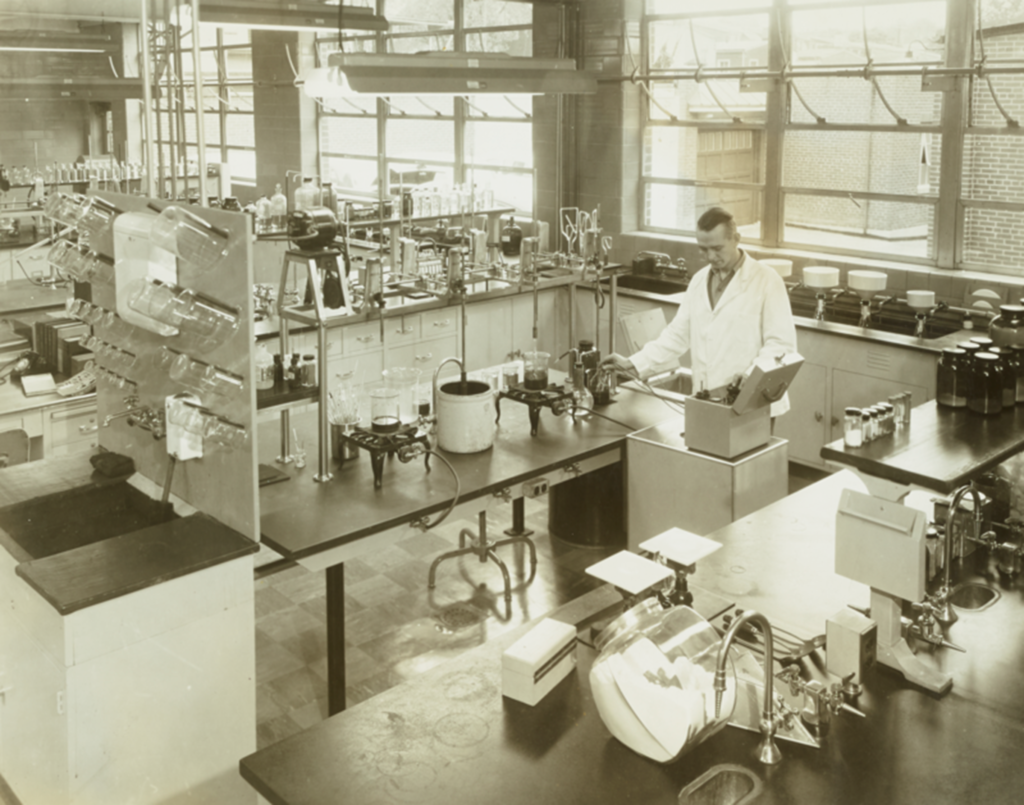 Medidor de pH portátil de Beckman en uso