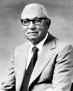 Roy J. Plunkett, químico estadounidense