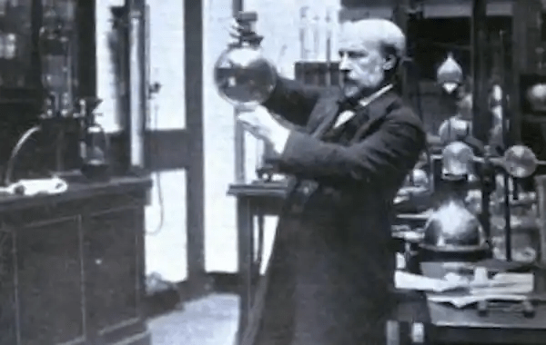 Sir James Dewar en su laboratorio