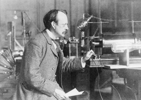 Thomson en su laboratorio