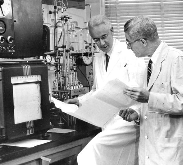 Stanford Moore Y William Stein en su laboratorio