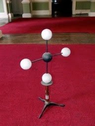 Modelo de una molécula de metano según Hoffman