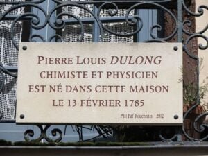 Placa conmemorativa del nacimiento de Pierre Louis Dulong en el número 46 de la rue aux Ours de Ruán