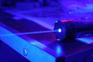 El láser se ha vuelto fundamental en la tecnología moderna