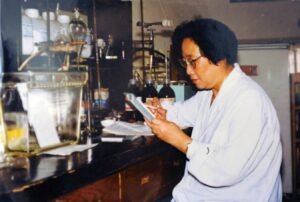 Tu en su laboratorio