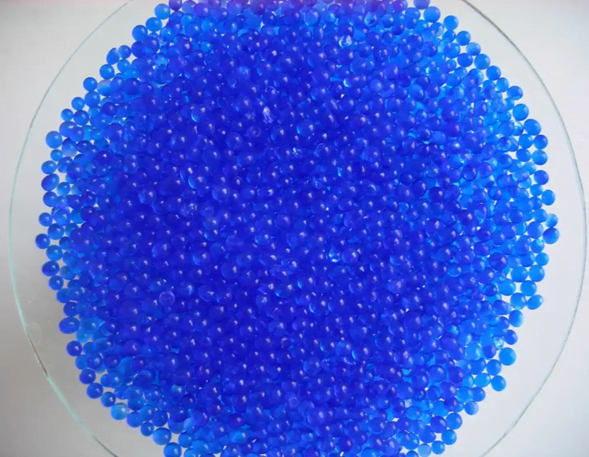 El color azul indica que el desecante tiene baja concentración de humedad